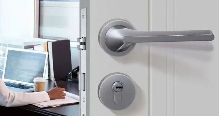 緩沖靜音門鎖，美學與實用并存，刻畫輕奢格調