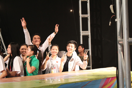 匯泰龍代表隊即將進(jìn)場