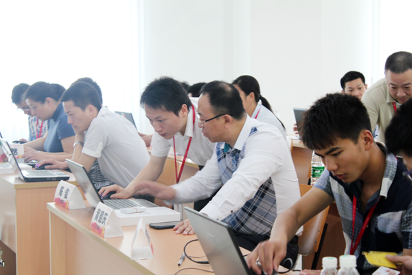 匯泰龍2013年酒店鎖第一批經銷商培訓正在舉行