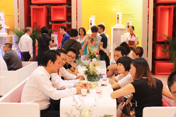 科技五金倡導者—匯泰龍“龍?映輝”主題展亮相廣州建博會